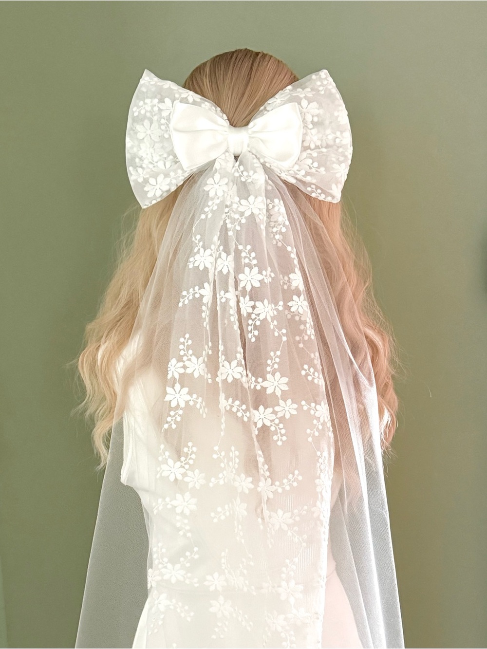 White Bridal Bow Veil, Lace Bow Wedding Veil, Embroidered Floral Veil Bow - Picture 9 of 11